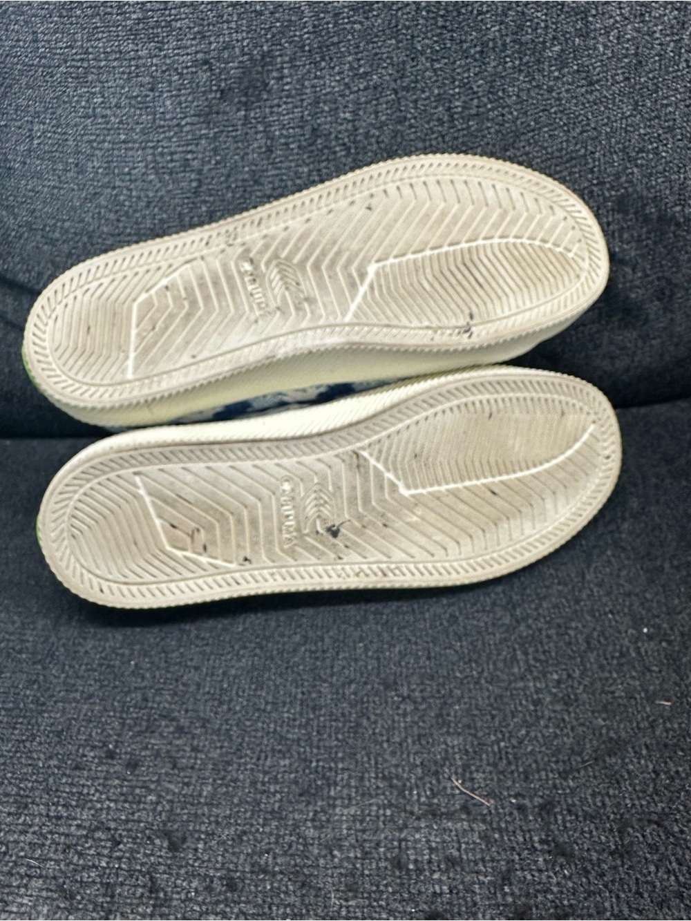 Cariuma x Hokusai collaboration sneaker Japanese art graphic waves size 9 womens - Picture 6 of 9